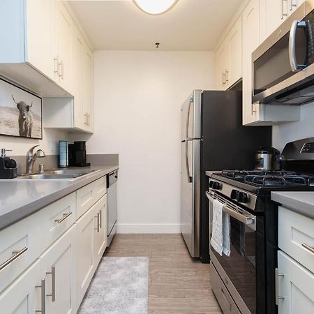 Luxury One Bedroom Apartments Free Parking&Pool Лос-Анджелес Экстерьер фото